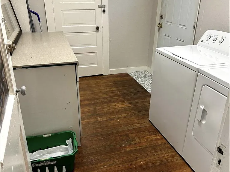 725 W Poplar St #1 — Photo 16
