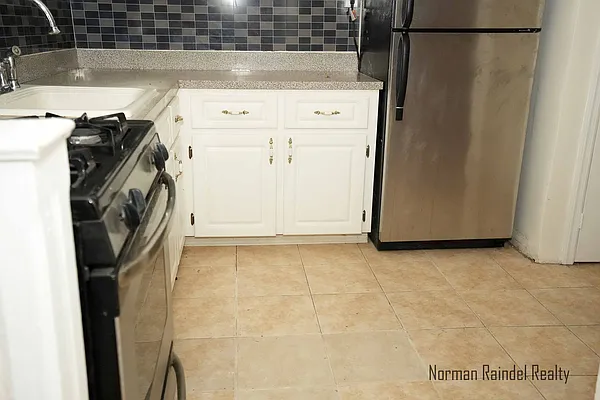 Rented by Norman Raindel, LREB | media 34