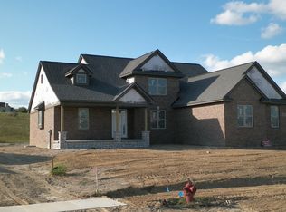 662 Brooks Ln, Oxford, MI