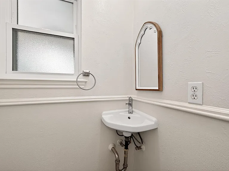 10602 Longmont Dr — Photo 23