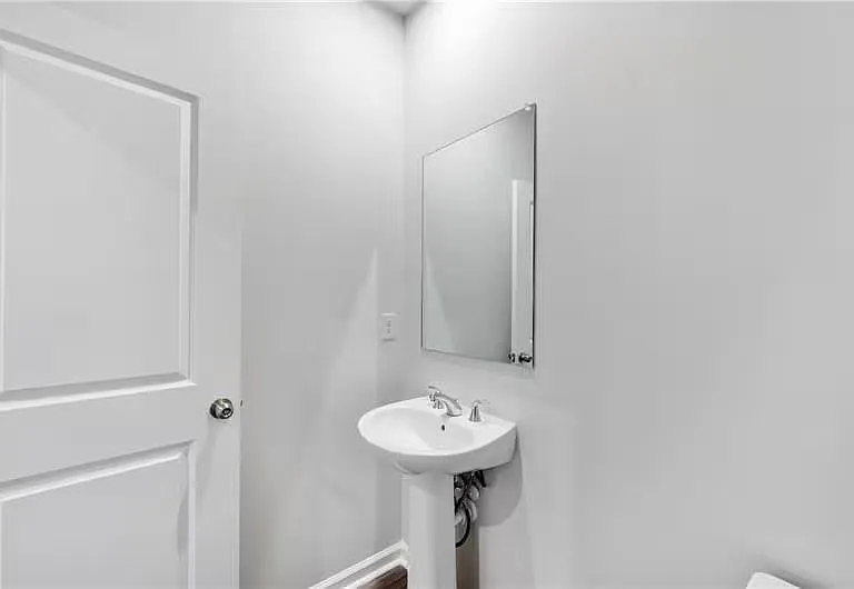 1004 Taylor Ct — Photo 14