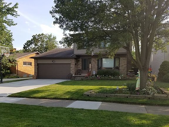 3rd image of 3921 Parkview Dr