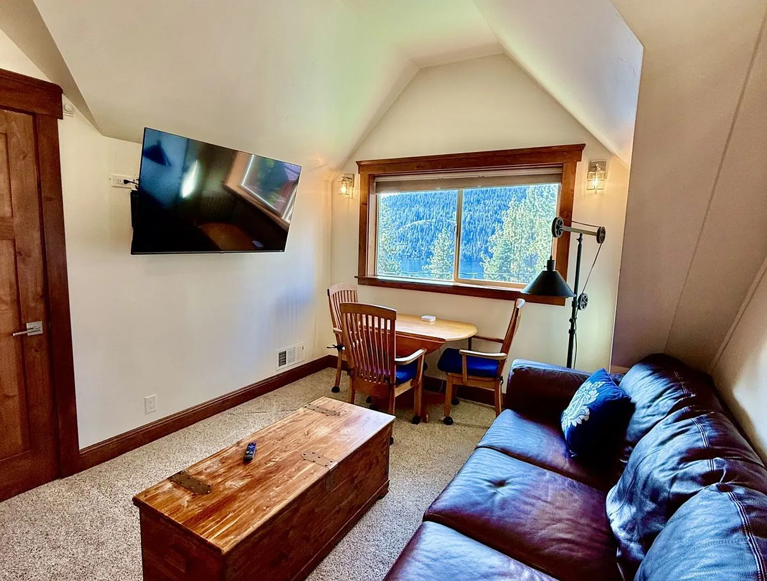 4 bed, 3.0 bath, $10,317 — Photo 2