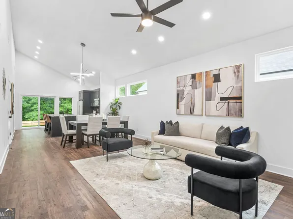 587 Woods Dr NW, Atlanta, GA 30318