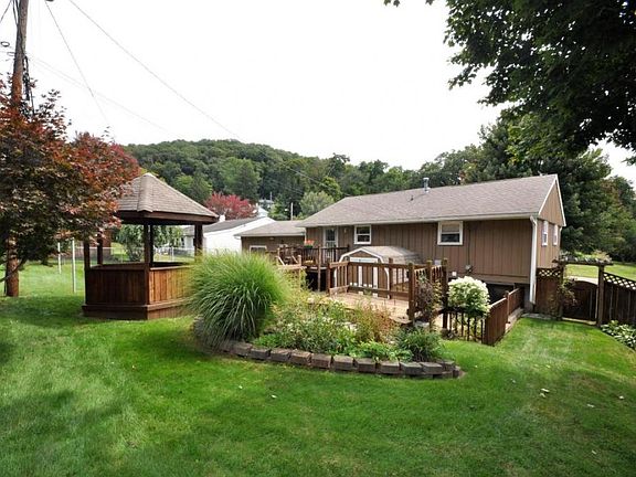 3rd image of 315 Leonard Dr