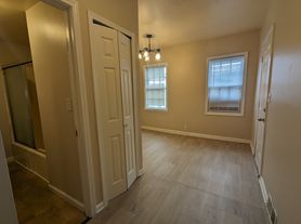 23 Acker St W