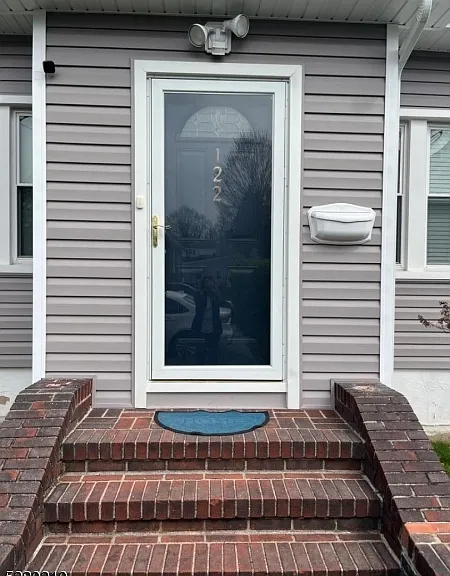 122 Vreeland Ave — Photo 1