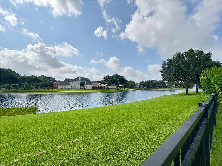 3819 Rivermoss Ln — Photo 3