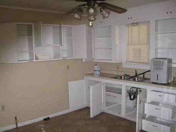 5th image of 1010 S Rose St