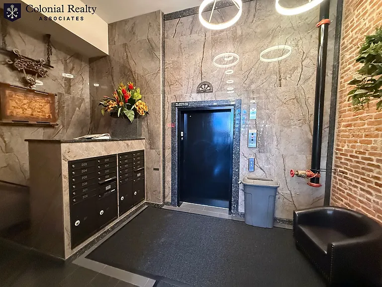 1028 Commonwealth Ave #204 — Photo 9