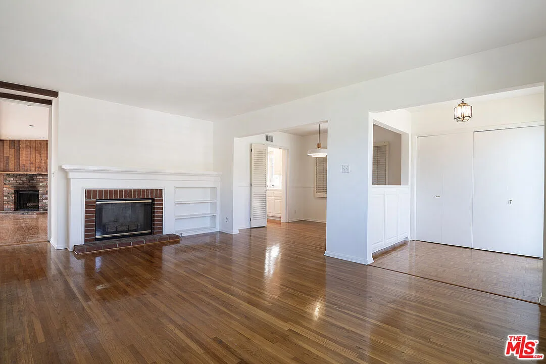 3 bed, 2.0 bath, 2397 sqft, $9,000 — Photo 4