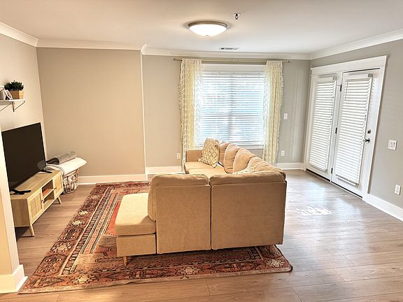 2nd image of 2701 Selwyn Ave #B