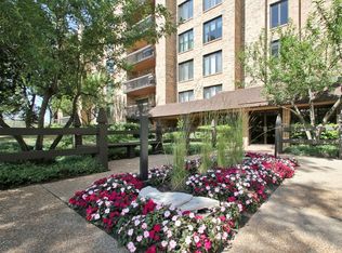 1721 Mission Hills Rd APT 107, Northbrook, IL 60062