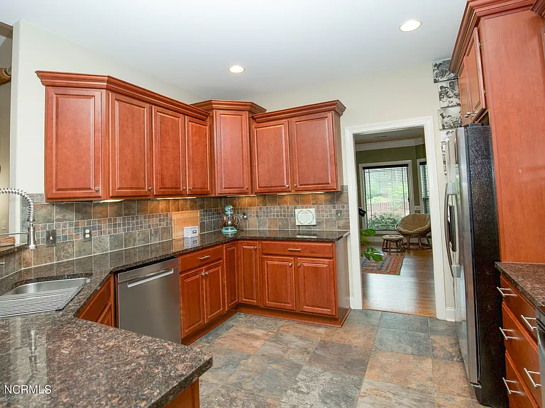 237 Rothbury Dr — Photo 17