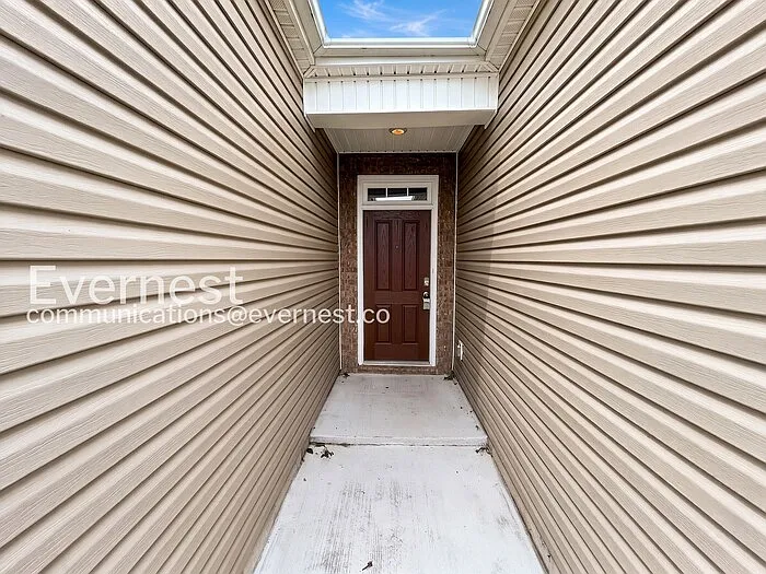 2124 Carefree Ln — Photo 3