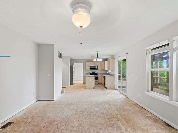 5th image of 902 Hearthside Ct