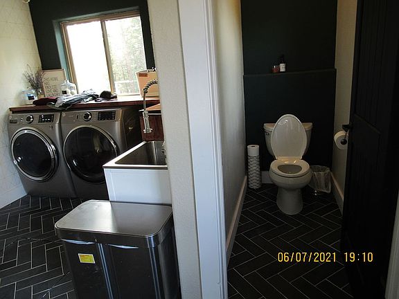 1/2 bath / laundry / mudroom