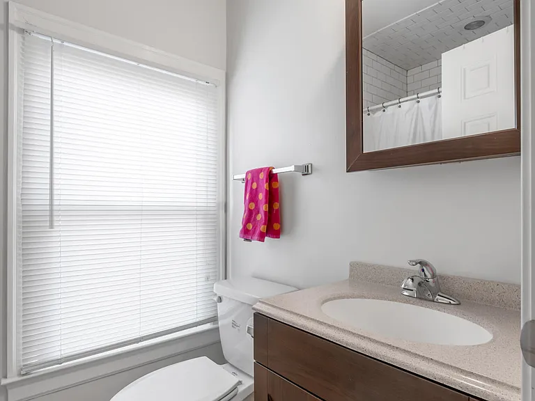 508 W 2nd St #203 — Photo 7
