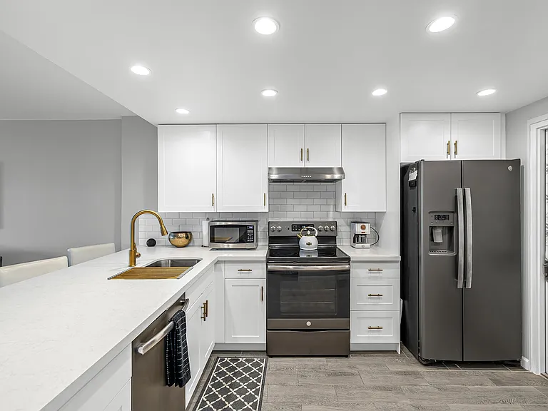 2200 NE 33rd Ave #3E — Photo 5