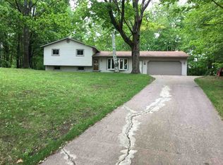 69 Midway Dr, Negaunee, MI 49866