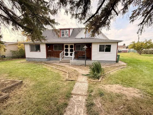 5116 E 53rd St, Rocky Mountain House, AB T4T 1E4