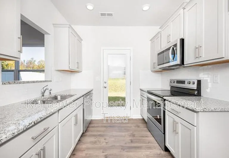 1122 Banworth Ct — Photo 2