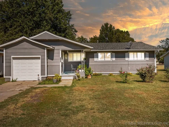 1105 SE 10th St, Wagoner, OK 74467