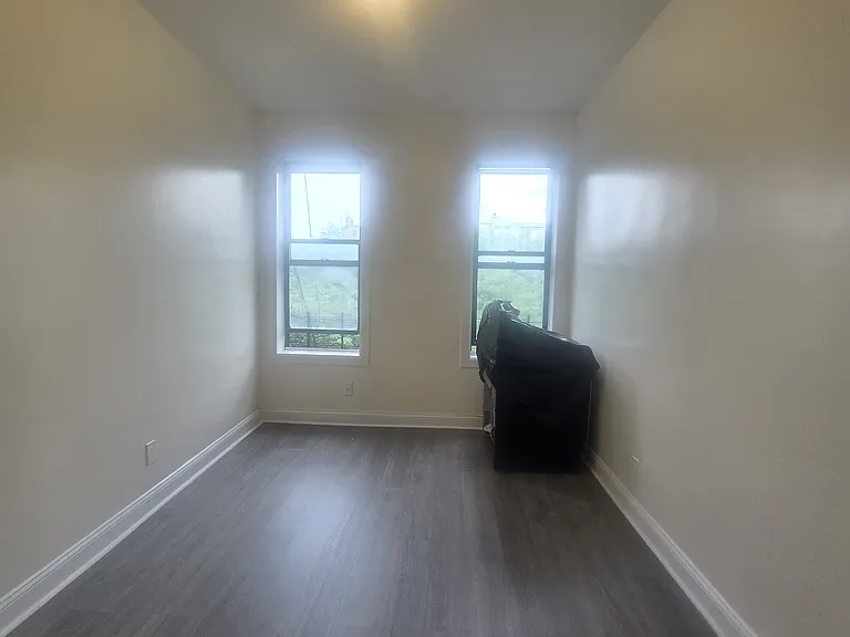 1469 5th Ave #27 — Photo 3