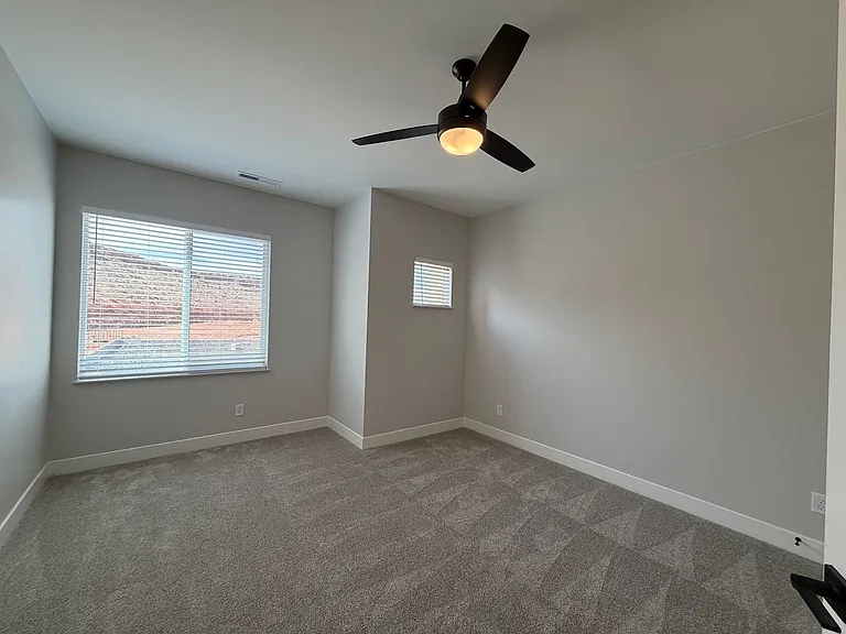 577 E Hemsworth Ln — Photo 33