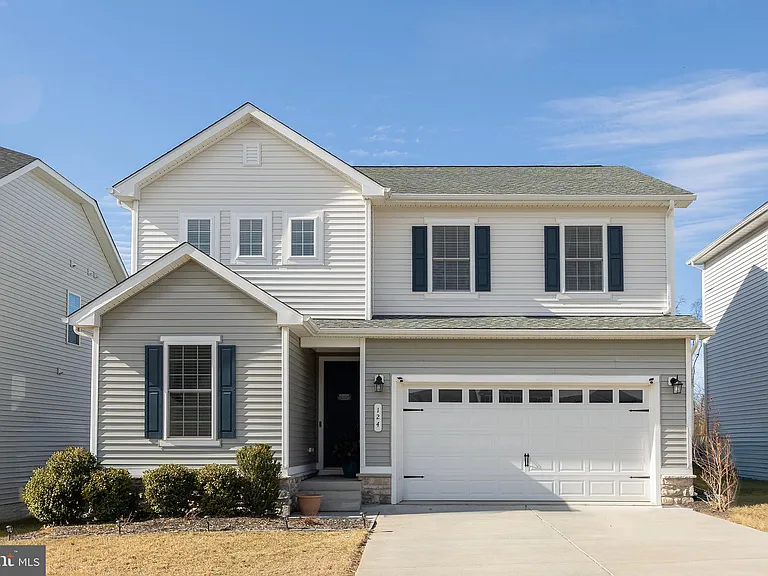 124 Lenore Ln — Photo 1
