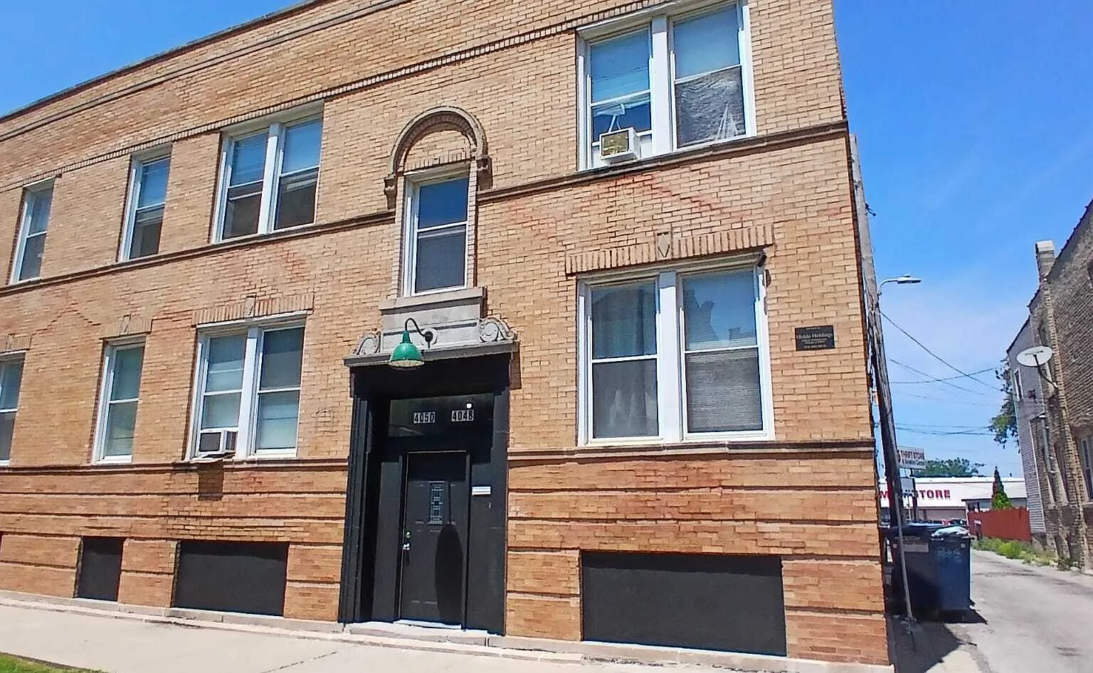 Hirsch / Karlov Building — Photo 2