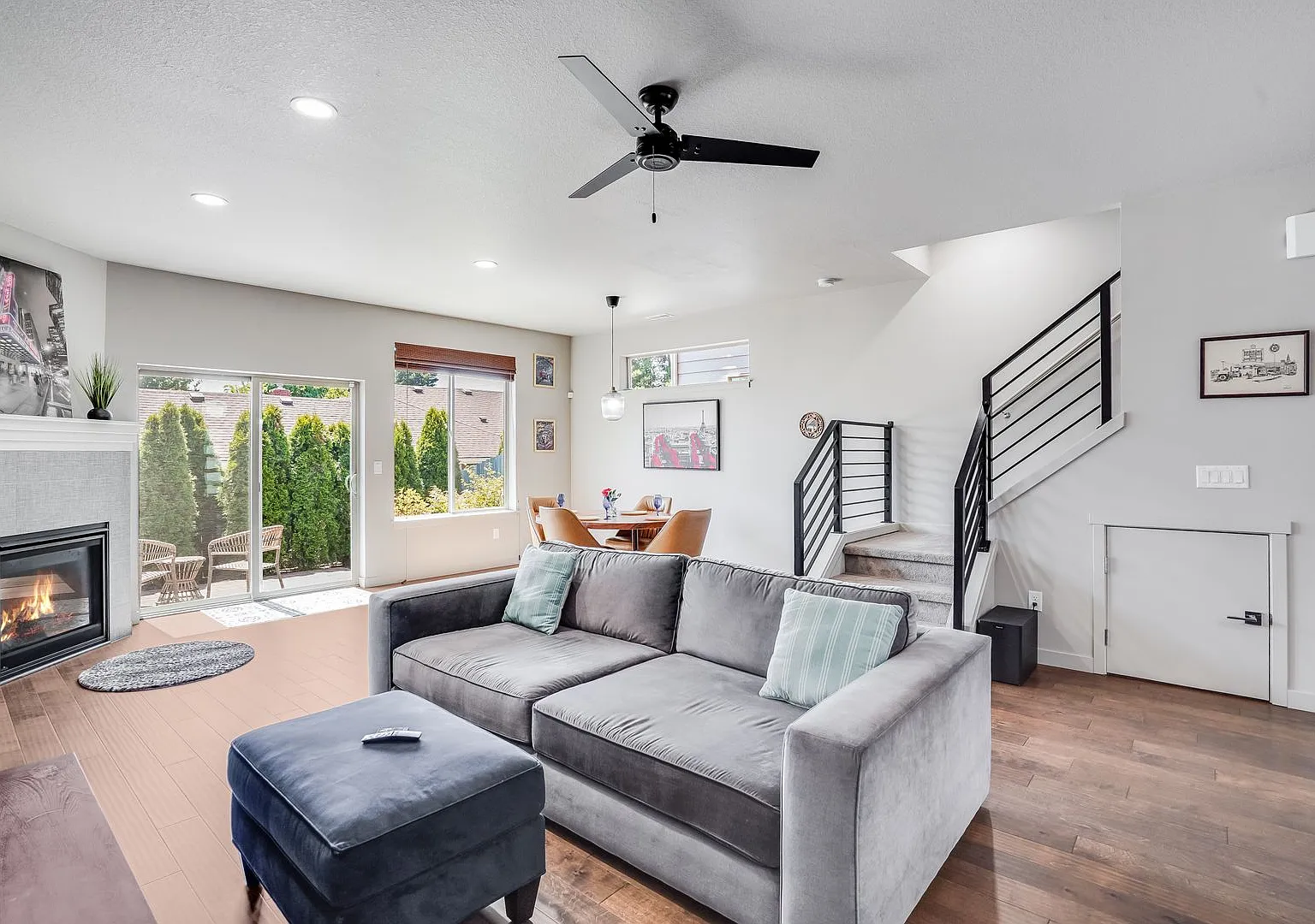 Beautiful 4 Bed, 3.5 Bath Rental Home in Central Beaverton Neighborhood! — Photo 2