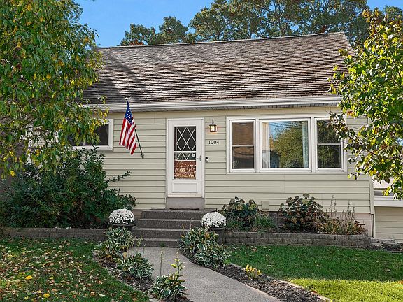 2nd image of 1004 Green STREET
