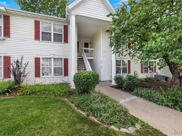 907 Sugar Lake Court St, Peters, MO 63376