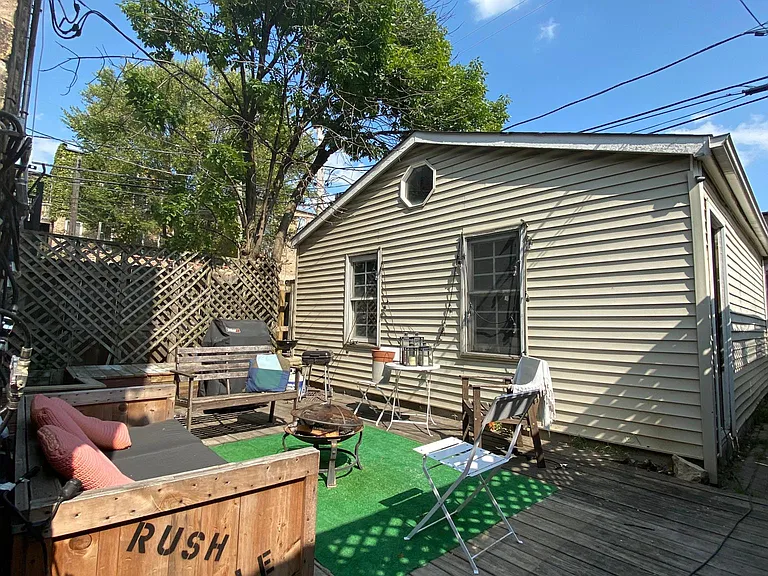 1141 N Winchester Ave — Photo 11