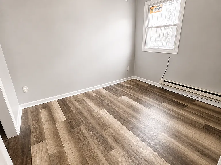 372 6th Ave W #3L — Photo 4