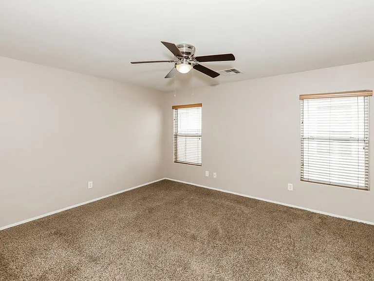 3433 Palatine Hills Ave — Photo 9