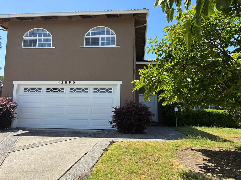 43090 Scofield Ct — Photo 1