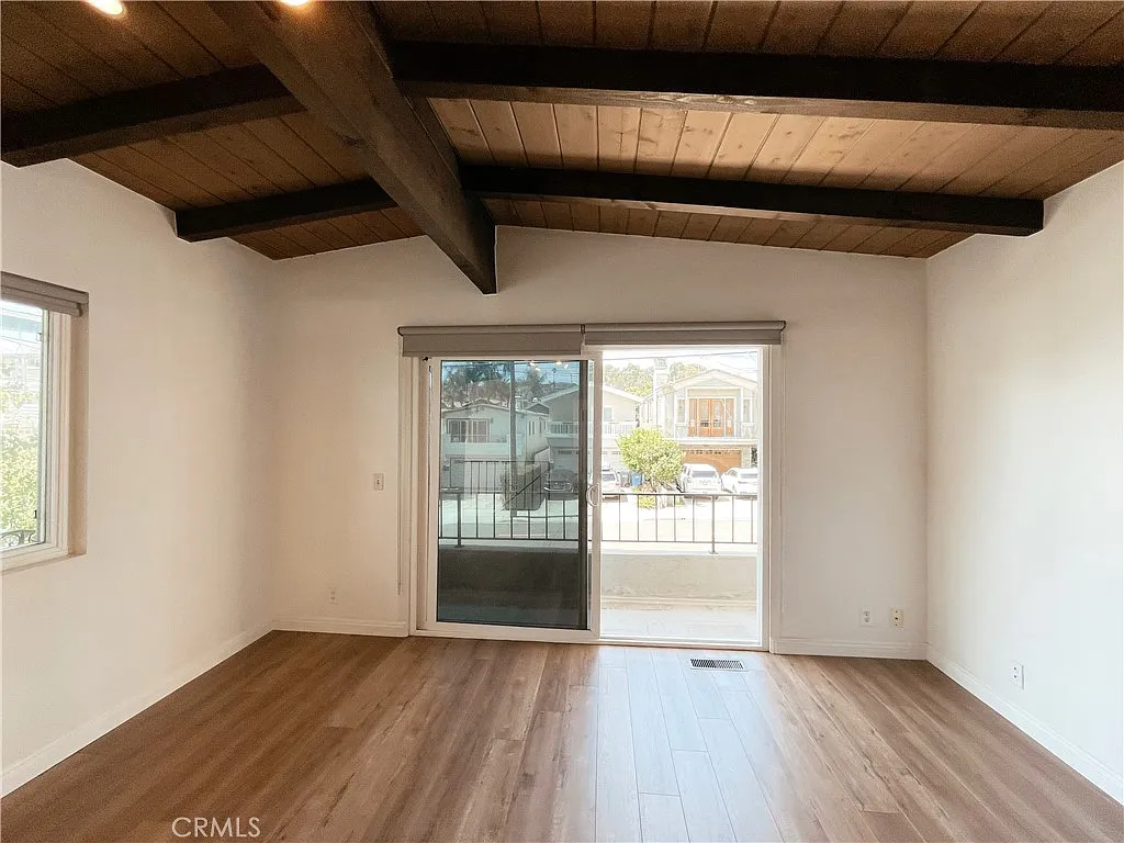 3 bed, 1351 sqft, $5,950 — Photo 4