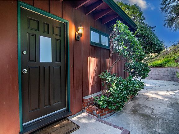 4th image of 934 Highline Rd