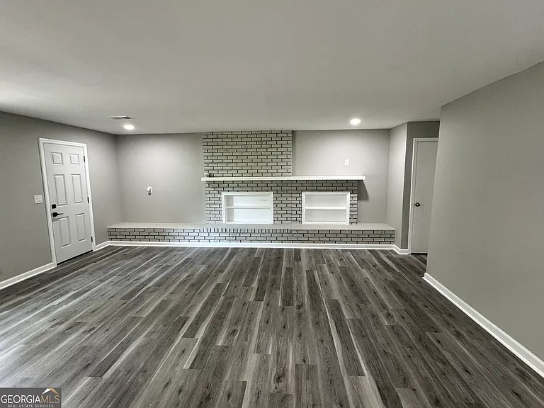 1508 Vancouver Dr — Photo 8
