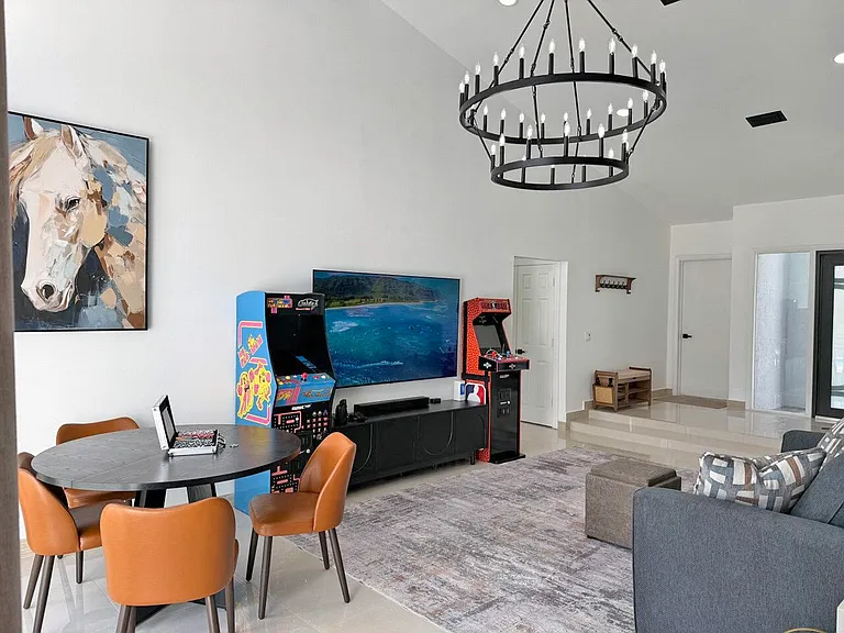12725 Kingsway Rd — Photo 36