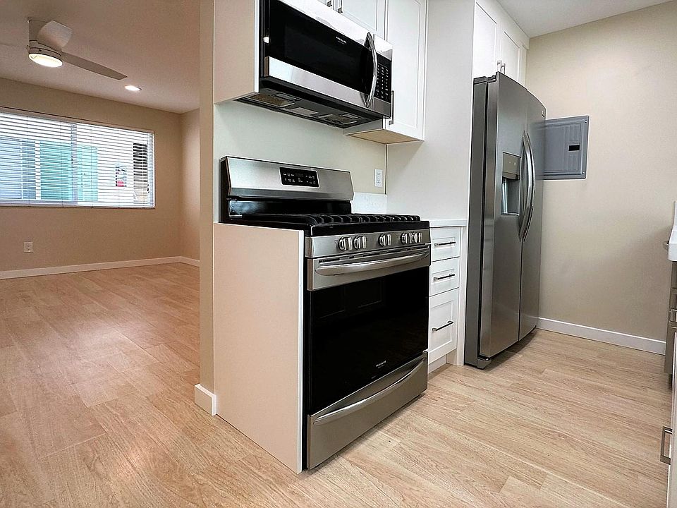 1st image of 165 Covina Ave APT 1
