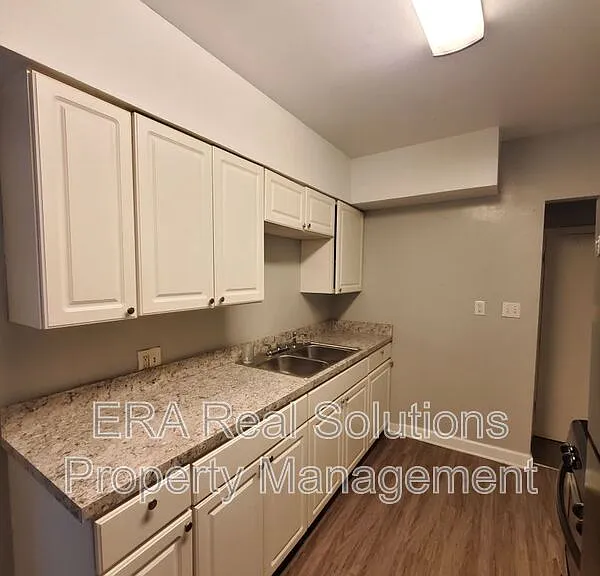 1460 Oakwood Ave — Photo 6
