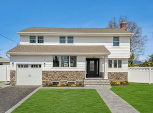 7 Diellen Ct, Commack, NY 11725