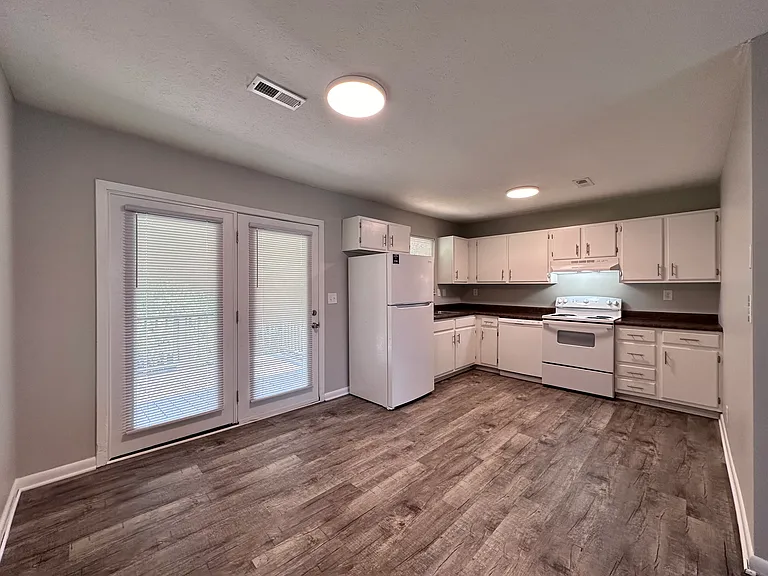 918 Naomi Dr — Photo 5