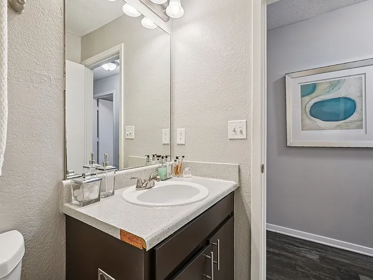 Polo Club Apartments — Photo 28