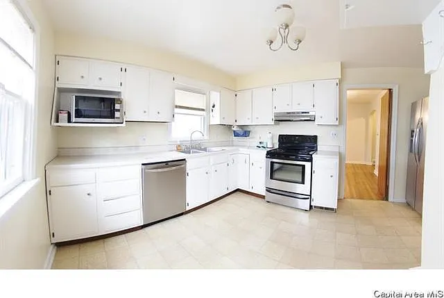 545 Williams St — Photo 5