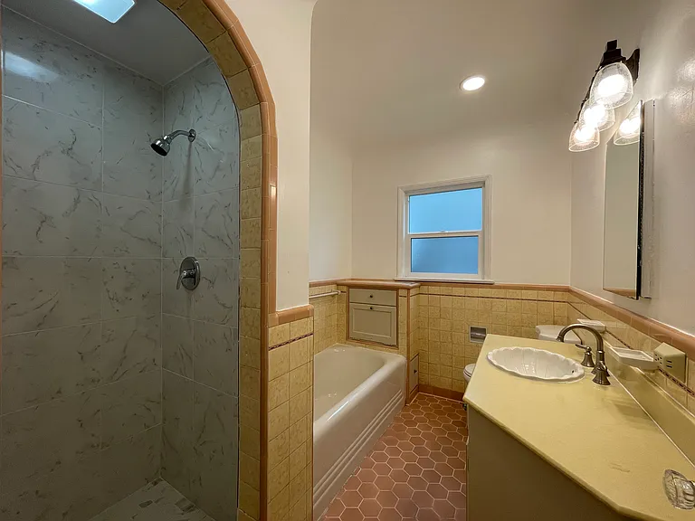 1016 Vineyard Dr — Photo 8