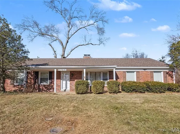 945 Warwick Ln, Ballwin, MO 63011